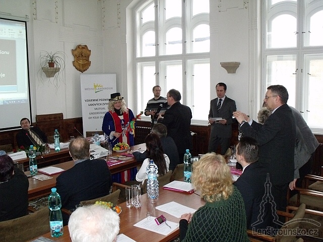 04_Pani starostka zahajuje konferenci.jpg